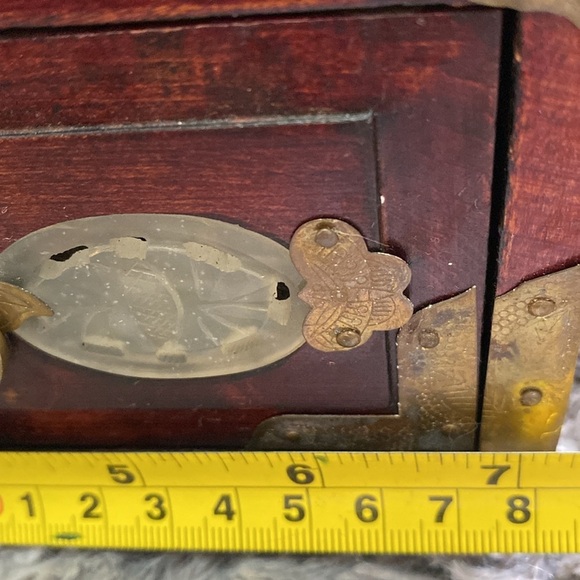 Vtg Oriental Wooden Jewelry Box Ornate Brass Carved Jade Inlaid w/ lock and key - Picture 15 of 16